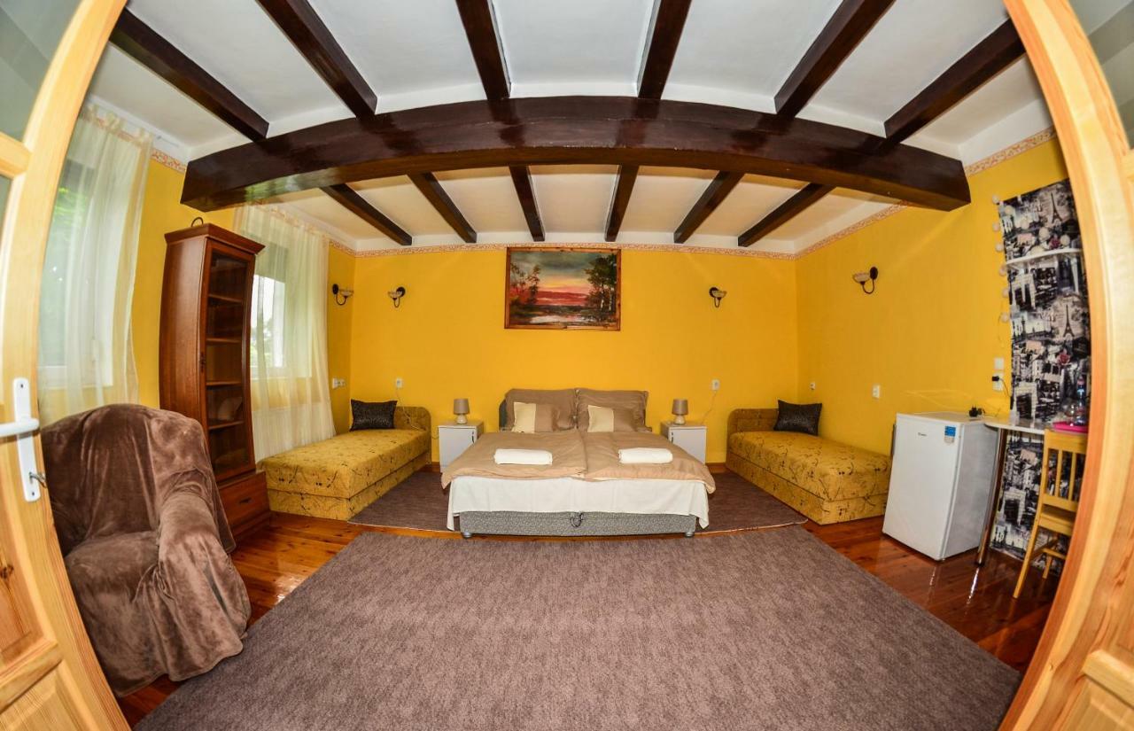 Klara Apartman Сентеш Екстериор снимка