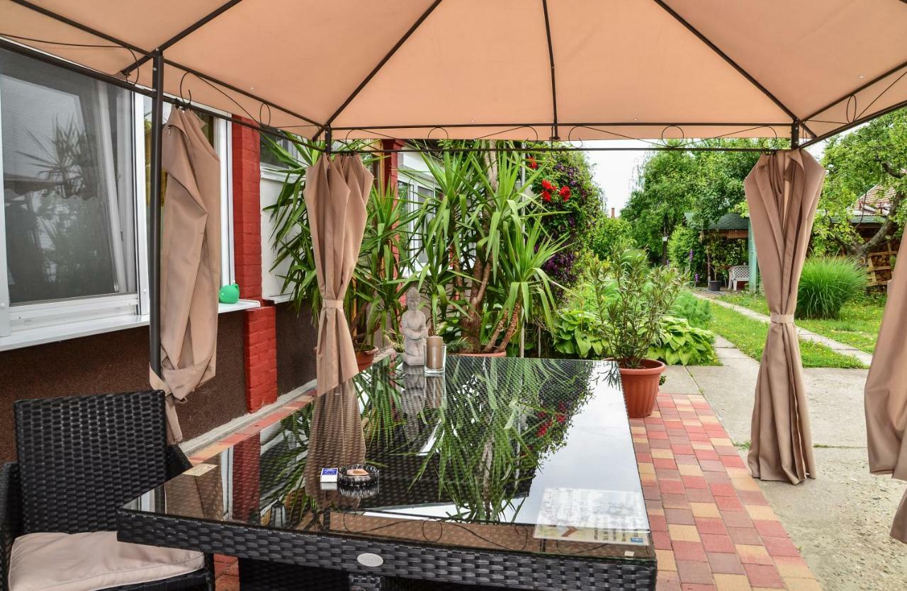 Klara Apartman Сентеш Екстериор снимка
