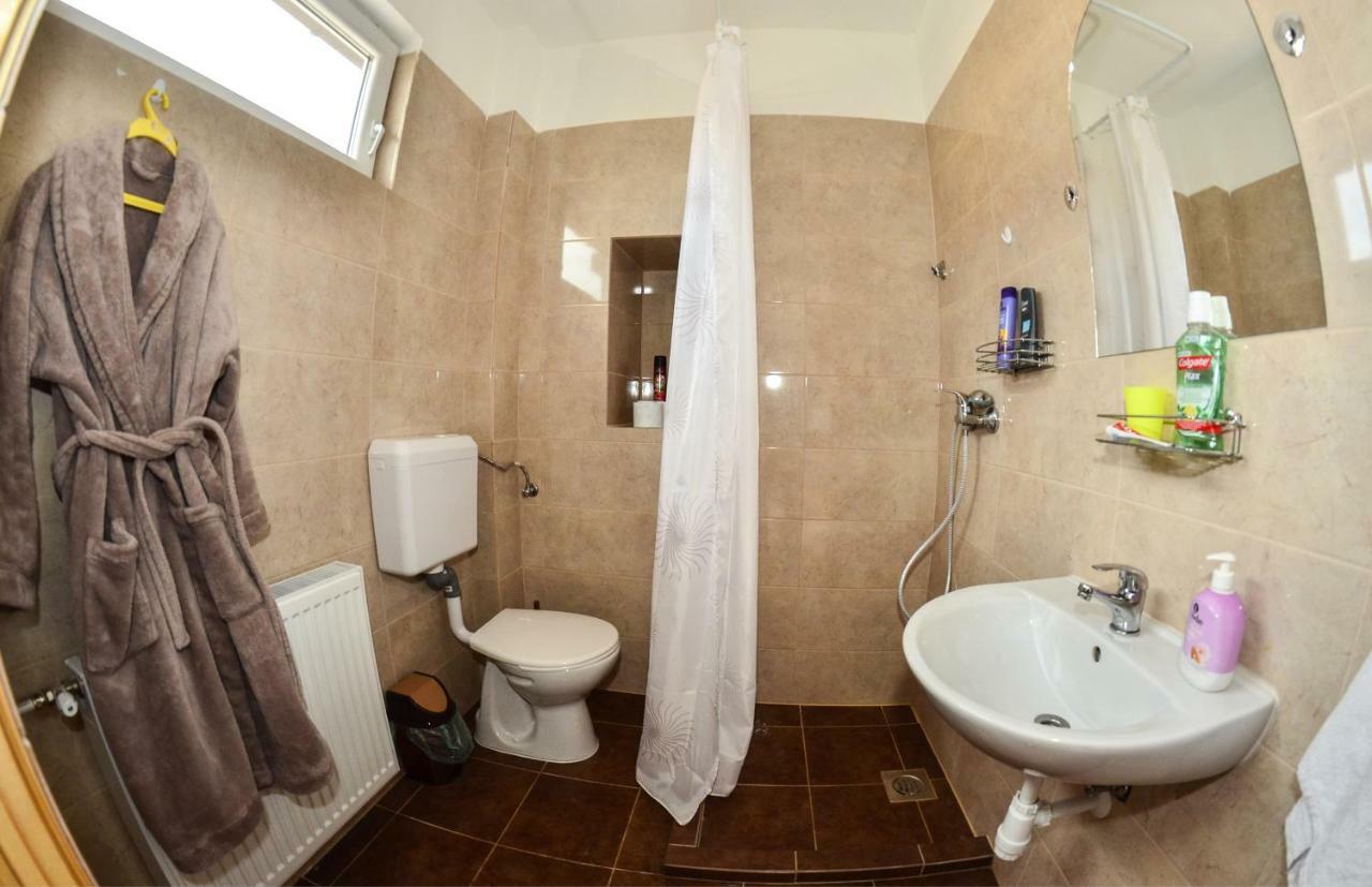 Klara Apartman Сентеш Екстериор снимка