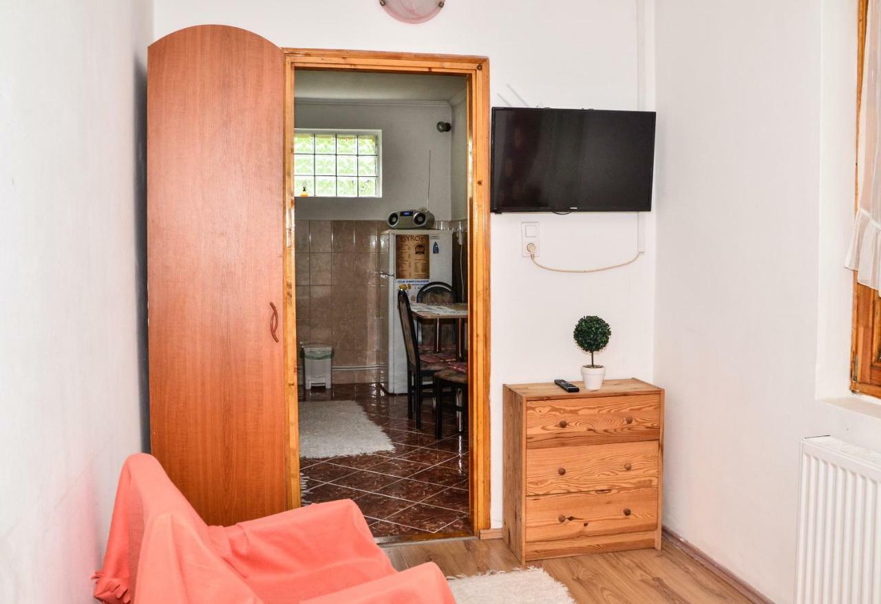Klara Apartman Сентеш Екстериор снимка